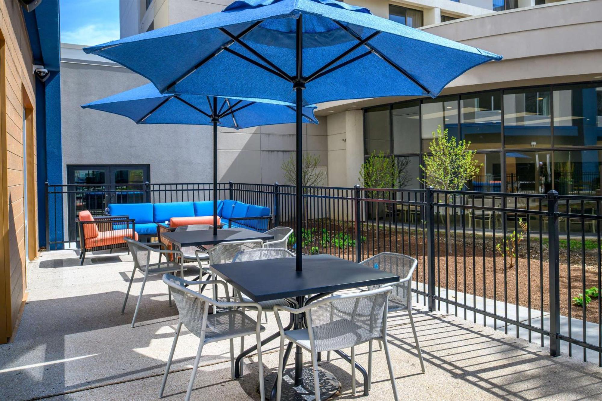 Hampton Inn By Hilton St Louis Airport Woodson Terrace Экстерьер фото
